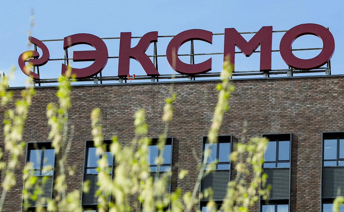 Бывший директор Popcorn Books заключил досудебное соглашение со следствием, трое экс-сотрудников издательства более года находятся под домашним арестом по делу об «экстремистской организации» и рискуют провести до 12 лет в тюрьме.