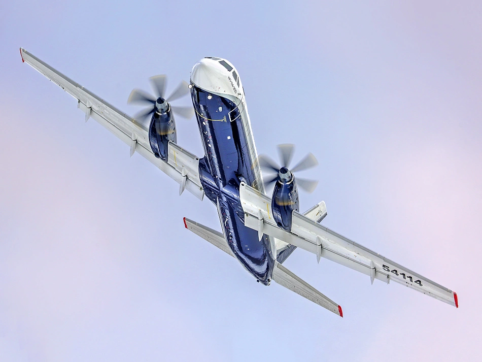 Региональный турбовинтовой самолёт Ил‑114‑300 находится на завершающей стадии сертификации и должен заменить устаревшие Ан‑24 и Як‑40 на линиях в Сибири и на Дальнем Востоке, однако многократные переносы сроков уже вынудили регионы искать временные решения за рубежом.