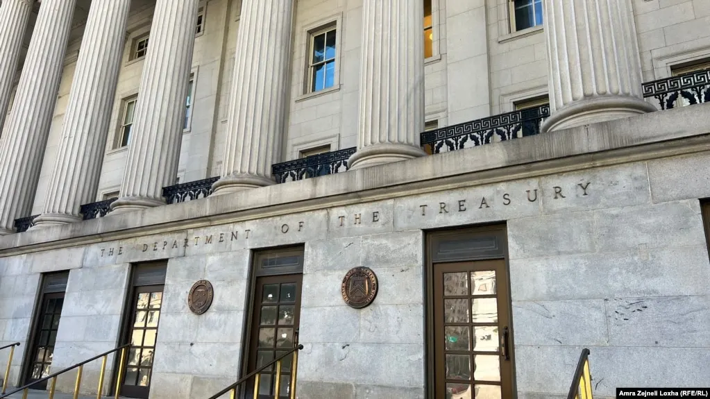 Министерство финансов США ввело новые санкции против восьми физических и четырёх юридических лиц из Ирана, Турции и ОАЭ, обвиняемых в помощи Тегерану в закупке оружия и пополнении запасов ракет и беспилотников.