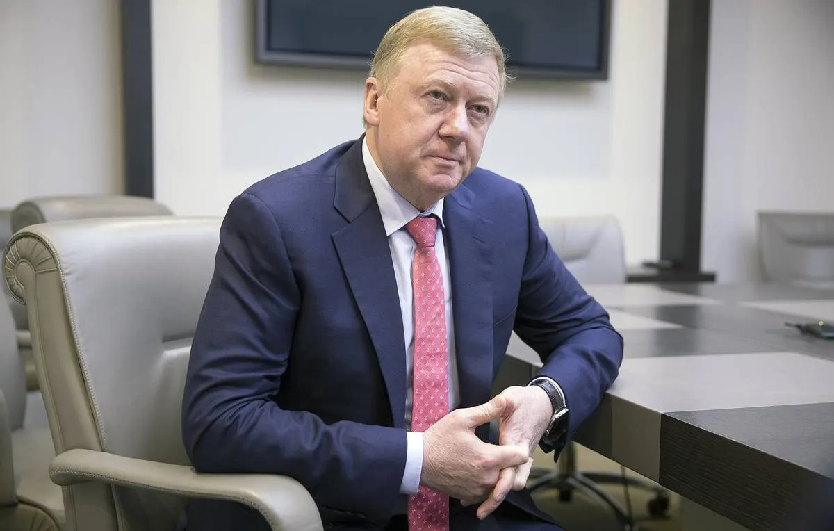 Судебные приставы возбудили исполнительное производство по аресту активов бывшего главы «Роснано» Анатолия Чубайса на сумму 5,5 млрд рублей на основании решения Арбитражного суда Москвы по иску госкорпорации. Общий объём взысканий по трём делам превышает 22,5 млрд рублей.