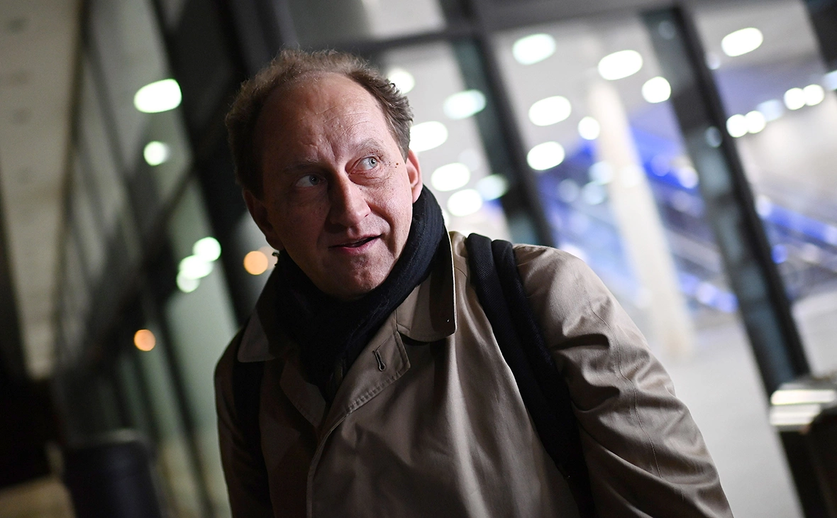 Москва направила решительную ноту послу Германии из‑за встречи депутата Бундестага с лидером самопровозглашённой «Чеченской Республики Ичкерия». Ранее суд в Чечне признал ЧРИ террористической организацией.