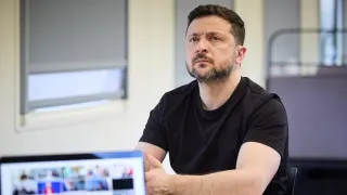 Президент Украины Владимир Зеленский считает, что ужесточение интернет-ограничений в России связано с подготовкой к всеобщей мобилизации и возможному новому наступлению в Украине, а также с попыткой предотвратить протесты.