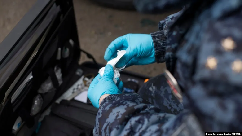 Кабинет министров готов поддержать часть инициатив Верховного суда о смягчении наказаний за незаконный оборот наркотиков, если из законопроекта исключат норму о снижении максимальных сроков лишения свободы за хранение в крупном и особо крупном размере.