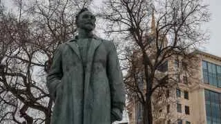 Президент Владимир Путин присвоил Академии ФСБ почетное наименование в честь Феликса Дзержинского, основателя ВЧК и организатора красного террора. Решение подано как признание «заслуг личного состава» и «выдающегося вклада» Дзержинского в обеспечение госбезопасности.