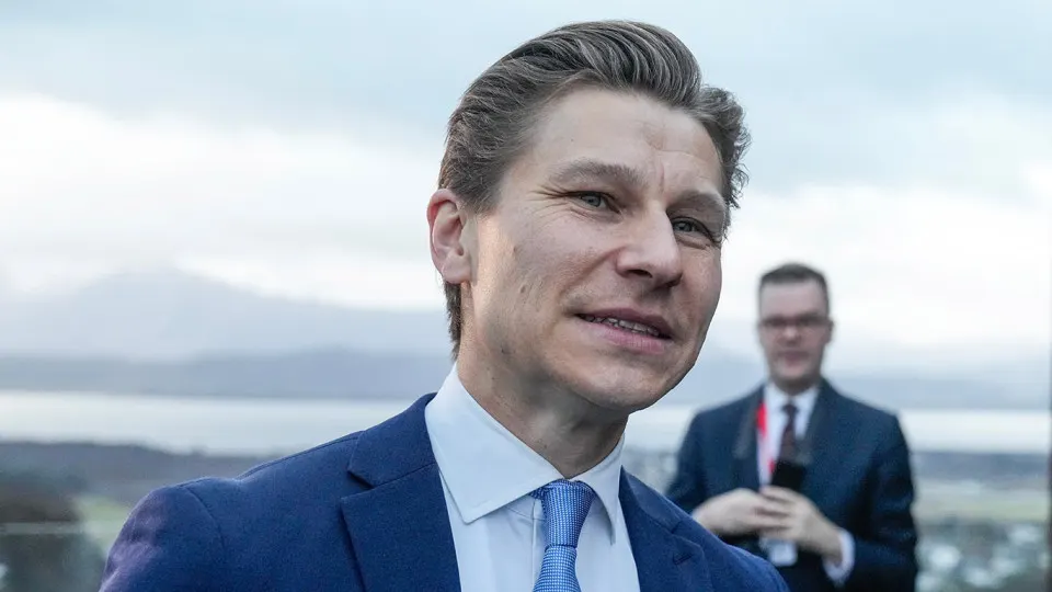 Правительство Финляндии направило в парламент законопроект, снимающий запрет на ввоз, транзит, поставку и хранение ядерного оружия в стране в рамках оборонного сотрудничества с НАТО, сохранив при этом уголовную ответственность за разработку и создание ядерных устройств.