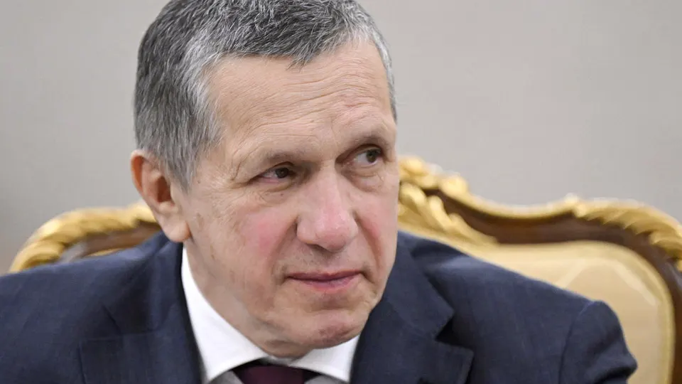 Вице‑премьер и полпред в ДФО Юрий Трутнев на совещании по социально‑экономическому развитию региона обратил внимание на крайне высокие цены на продукты в Чукотском округе — одно яблоко стоит 300 руб., несмотря на закон о «северном завозе».