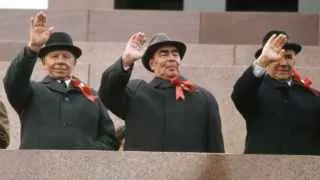 Российские власти до 2026 года вводят систему обязательных планов по выпуску топлива и контролю цен на АЗС после массовых атак беспилотников на нефтеперерабатывающие заводы, уже выведших из строя значительную часть мощностей.