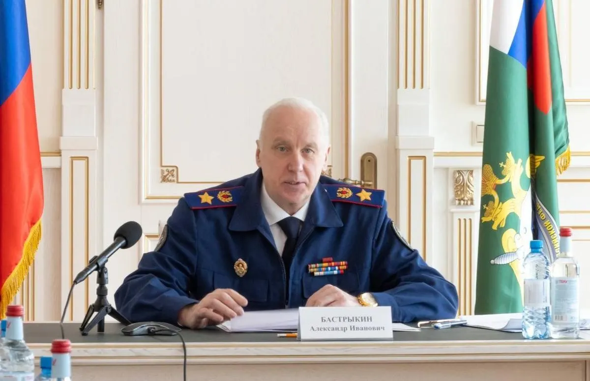 Глава Следственного комитета распорядился провести проверку произведений детского писателя Григория Остера. Поводом стали претензии к содержанию его книг, в том числе «Вредных советов», которые участники ведомственного совета посчитали сомнительными с педагогической точки зрения.