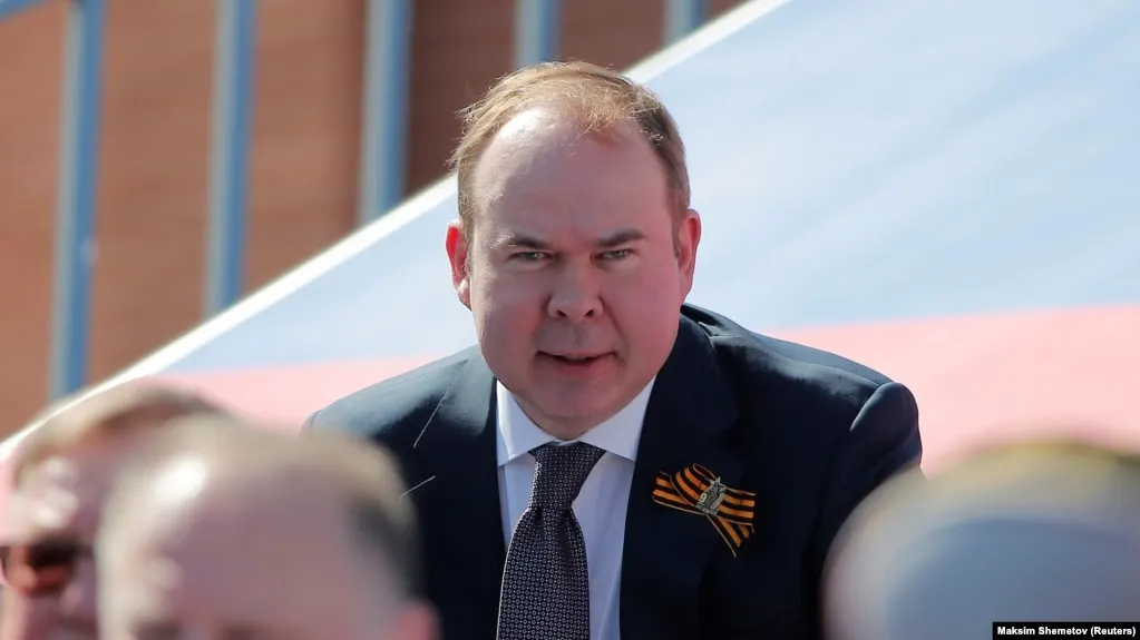 Матери главы президентской администрации Антона Вайно и первого вице‑премьера Дениса Мантурова, по данным документов, предоставляли многомиллионные займы оборонной группе «Сфера» и получили в итоге несколько миллиардов рублей с процентами и переуступкой прав требований.