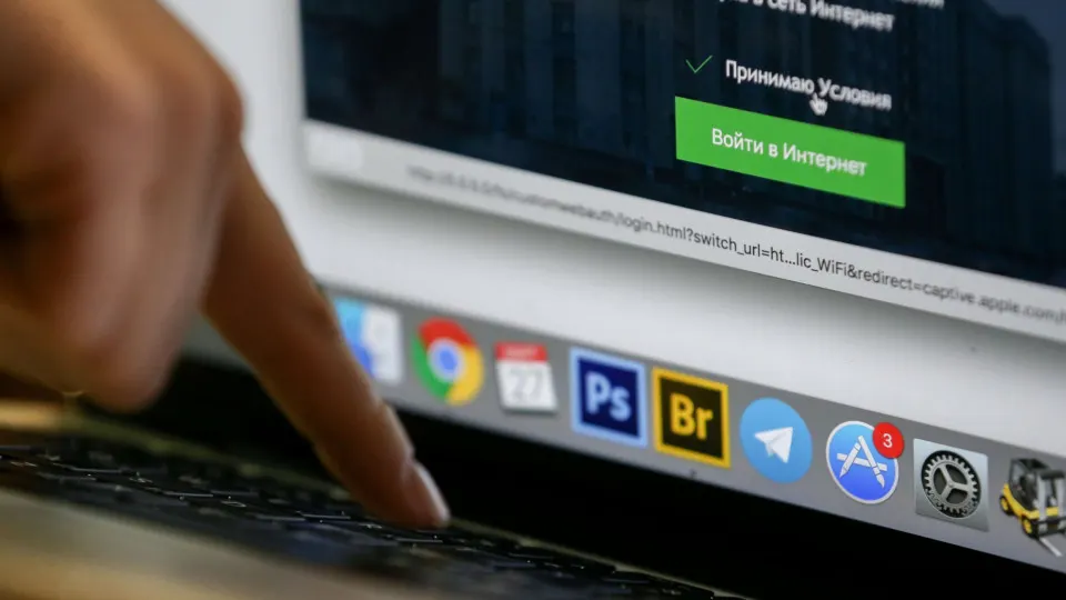 Минпросвещения предлагает создать при МПГУ совет экспертов для оценки исторического содержания в интернете, книгах и кино. Инициатива сочетается с законопроектами о противодействии «фальсификации истории» и новыми уголовными нормами о отрицании геноцида советского народа.