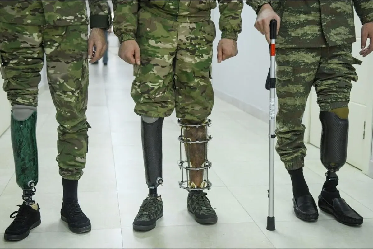 Минтруд предлагает ввести обязательные квоты на трудоустройство людей с инвалидностью, в том числе ветеранов СВО, для каждого магазина, офиса и цеха компаний, не предусматривая при этом компенсаций бизнесу за создание специальных рабочих мест и адаптацию инфраструктуры.