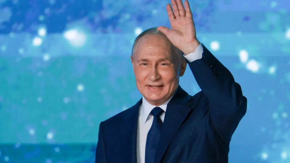 Президент Владимир Путин заявил, что во время ограничений или сбоев в работе интернета россиянам должны оставаться доступны жизненно важные цифровые сервисы, включая Госуслуги, платёжные системы и запись к врачу.