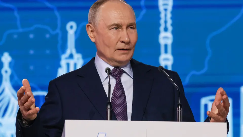 После серии блокировок интернета и запрета Telegram рейтинг президента опустился до минимальных значений с начала войны. Кремль призывает законодателей действовать осторожнее и сохранить доступ граждан к жизненно важным сервисам.