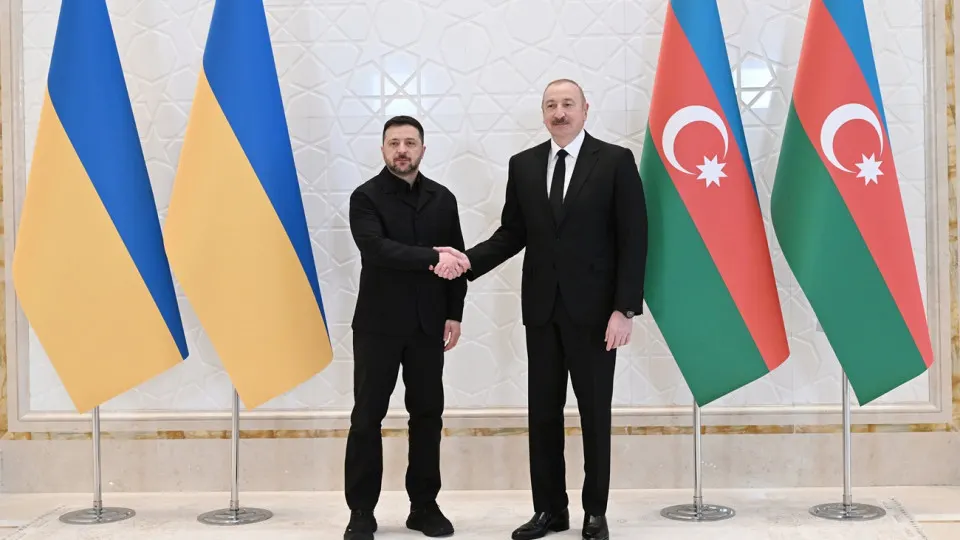 Владимир Зеленский и Ильхам Алиев на встрече в Габале подтвердили взаимную поддержку суверенитета и территориальной целостности Украины и Азербайджана, а также договорились расширять сотрудничество в оборонно-промышленной и энергетической сферах.