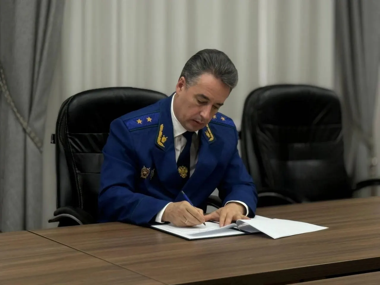 Комиссия Генпрокуратуры признала работу прокуратуры Приморья неудовлетворительной; в ближайшие дни Столярова могут снять с должности, ведётся поиск преемника.