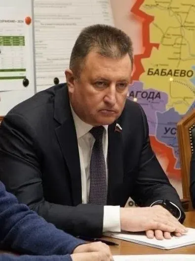 Инициатива сенатора Евгения Богомазова ограничит возможность собственников снижать тарифы: ОСС сможет голосовать только за повышение, а установить плату ниже регионального минимума будет нельзя.