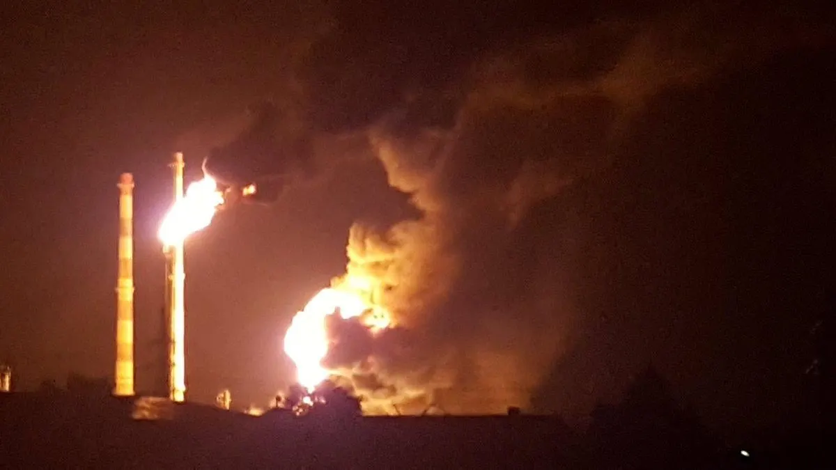 После ударов беспилотников один из крупнейших нефтеперерабатывающих заводов в Нижегородской области частично приостановил работу; в ряде НПЗ центрального региона сократилось производство.