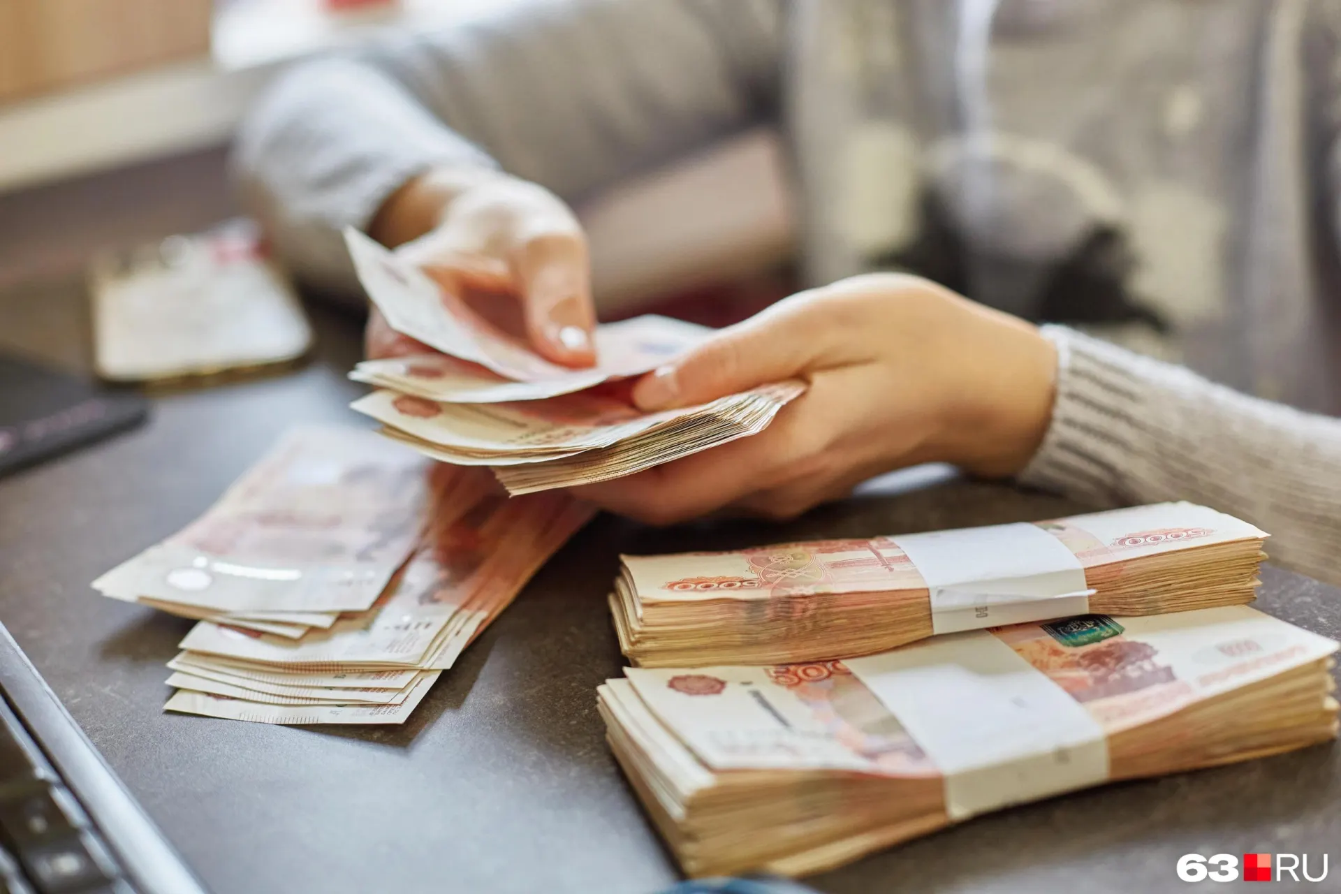 Доходы региона составят 254,4 млрд руб., расходы — 289,6 млрд руб. Дефицит вырос до 35,1 млрд. Сократили расходы на образование из‑за объединения классов и школ.