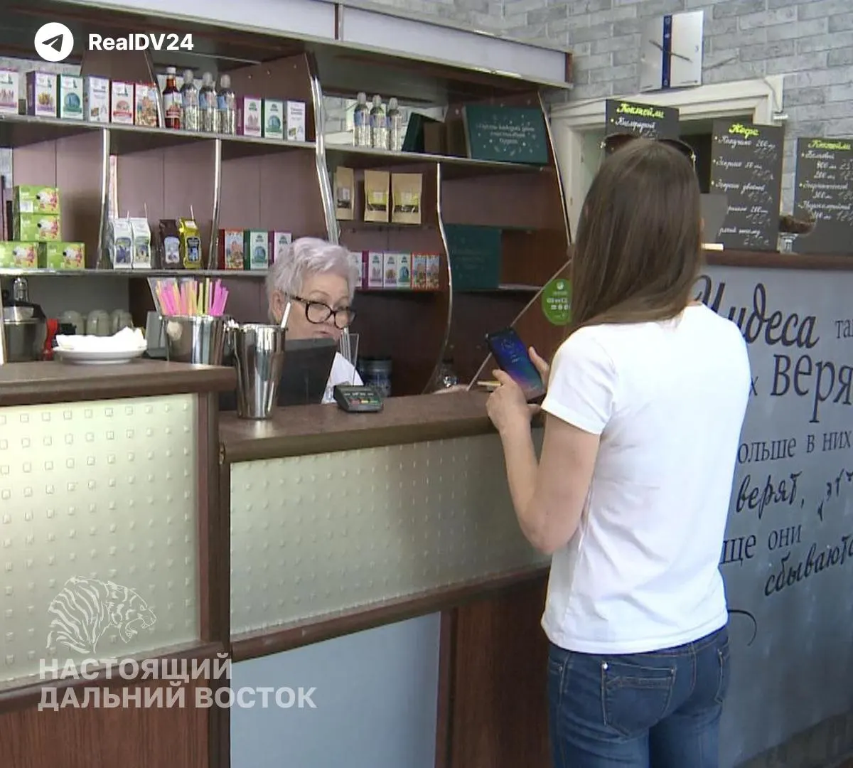 В аптеках Хабаровского края, Приморского края и Сахалина закончились «Допегит» и «Этопозид». Тендеры на закупку не получили заявок, а перерегистрация и недофинансирование откладывают возвращение препаратов.
