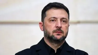 Президент Украины сообщил о продолжении боевых действий со стороны России: более 150 штурмовых действий, свыше сотни обстрелов и почти 10 тысяч ударов дронами за последние сутки. Украина временно воздерживается от дальнобойного ответа, но обещает зеркальную реакцию в случае эскалации.
