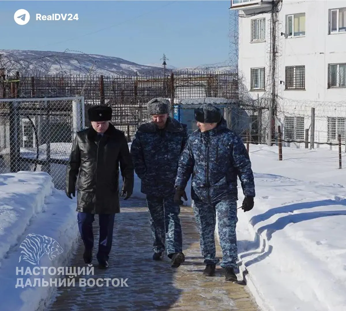 В исправительной колонии №3 Магаданской области выделили отдельный барак для осуждённых по политическим статьям и военнослужащих, отказавшихся возвращаться на фронт; их изолируют от остальных заключённых.
