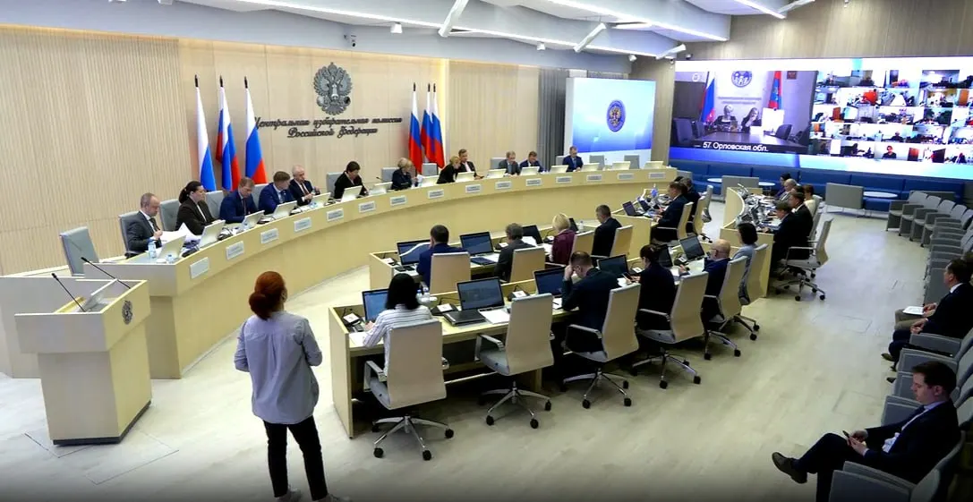 На заседании ЦИК рассмотрели 17 вопросов: мандат передан экс‑губернатору Александру Богомазу, одобрены кадровые назначения в региональных избиркомах, изменён порядок публикации опросов и правила отчётности партий.