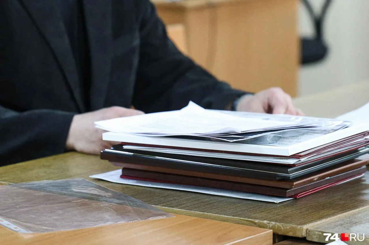Суд отменил решения нижестоящих инстанций и направил дело на новое рассмотрение. Пострадавшему предстоит проходить инстанции заново вместе с адвокатом.