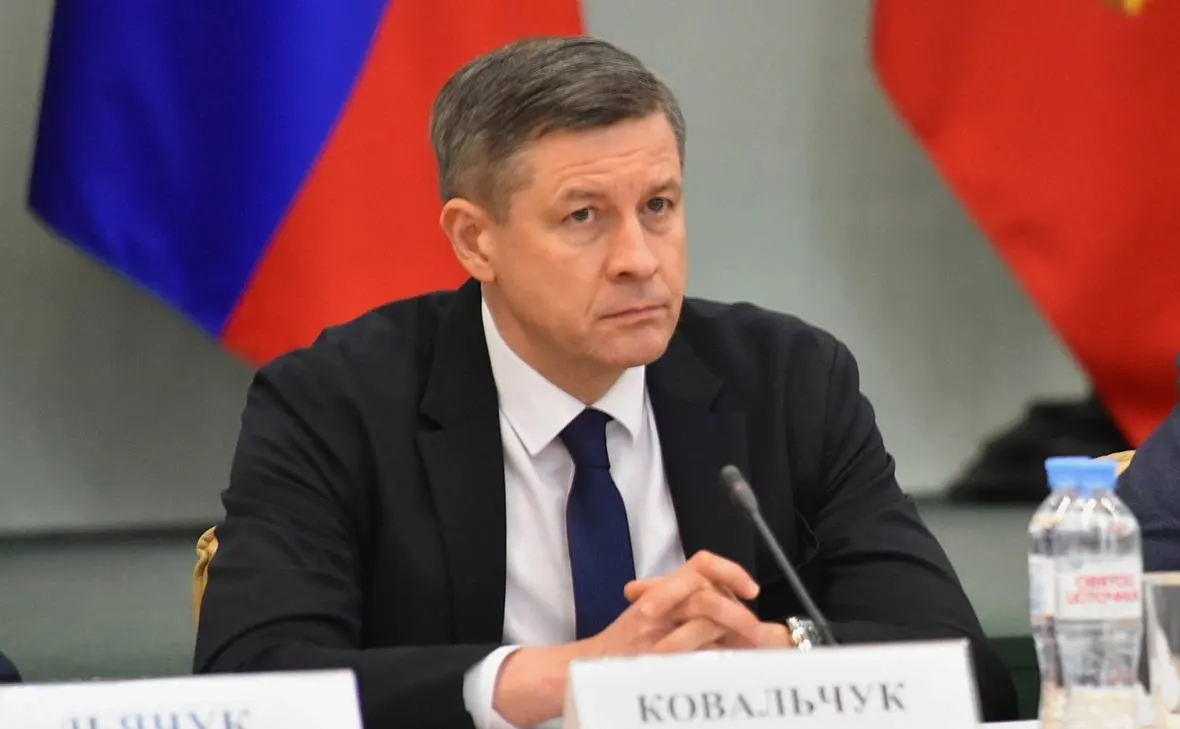 Врио губернатора Егор Ковальчук подписал указ об отставке регионального кабинета. Новый состав пока не назначен. 13 мая президент подписал указы об отставке губернаторов в Белгородской и Брянской областях.