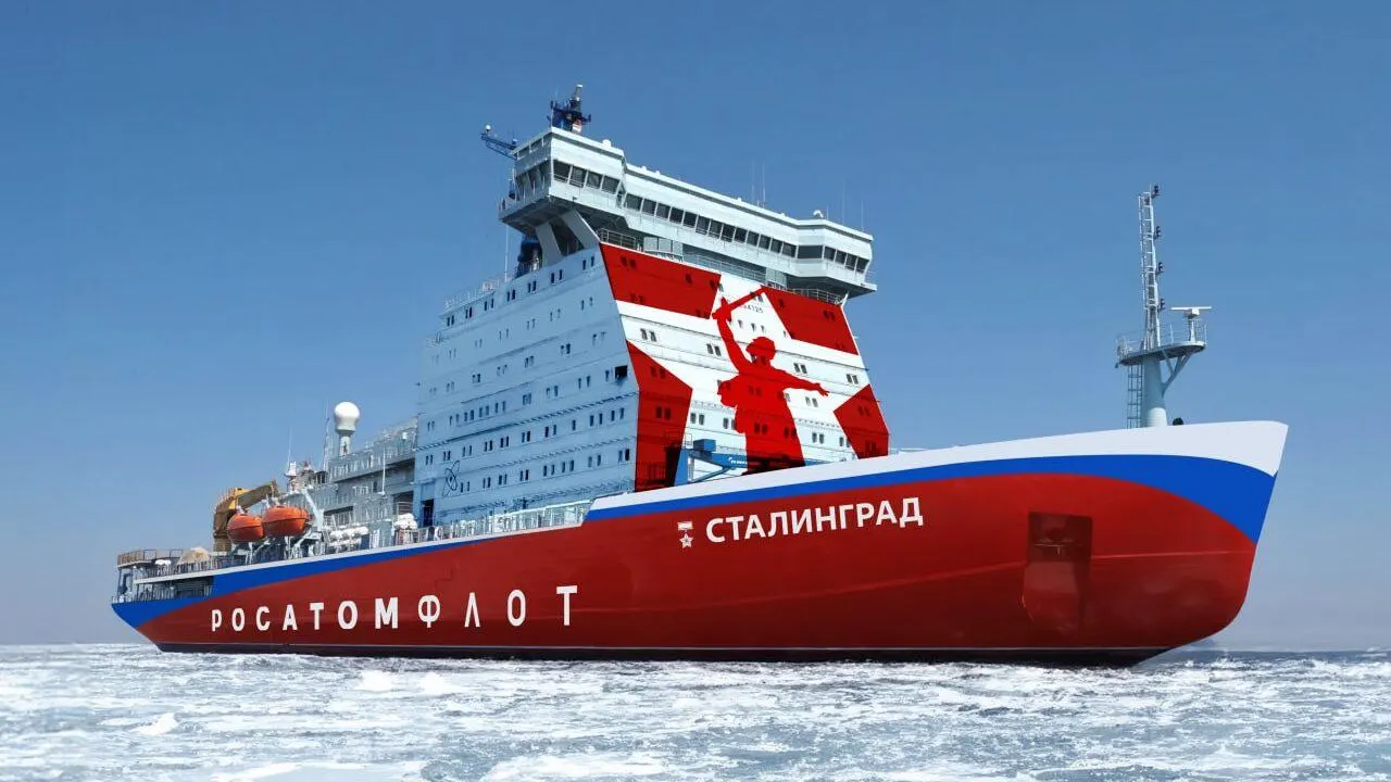 Рассматриваются два варианта: портовый сбор с экспортных грузов или доплата до $2,75 за тонну на Северном морском пути. Оценочная выручка за 2027–2035 годы — до 138 млрд рублей.