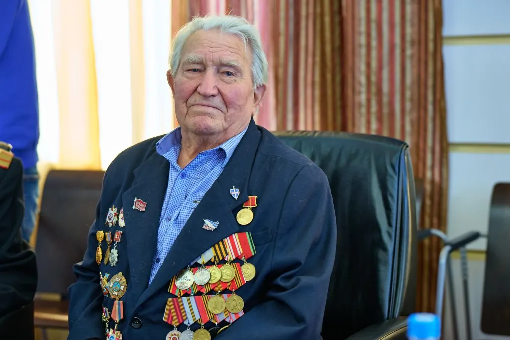 Анатолий Федотович Лавров — фронтовик и командир танка, участник боёв на Халхин‑Голе и в Муданьцзяне — умер в 99 лет. Мэр Владивостока выразил соболезнования.