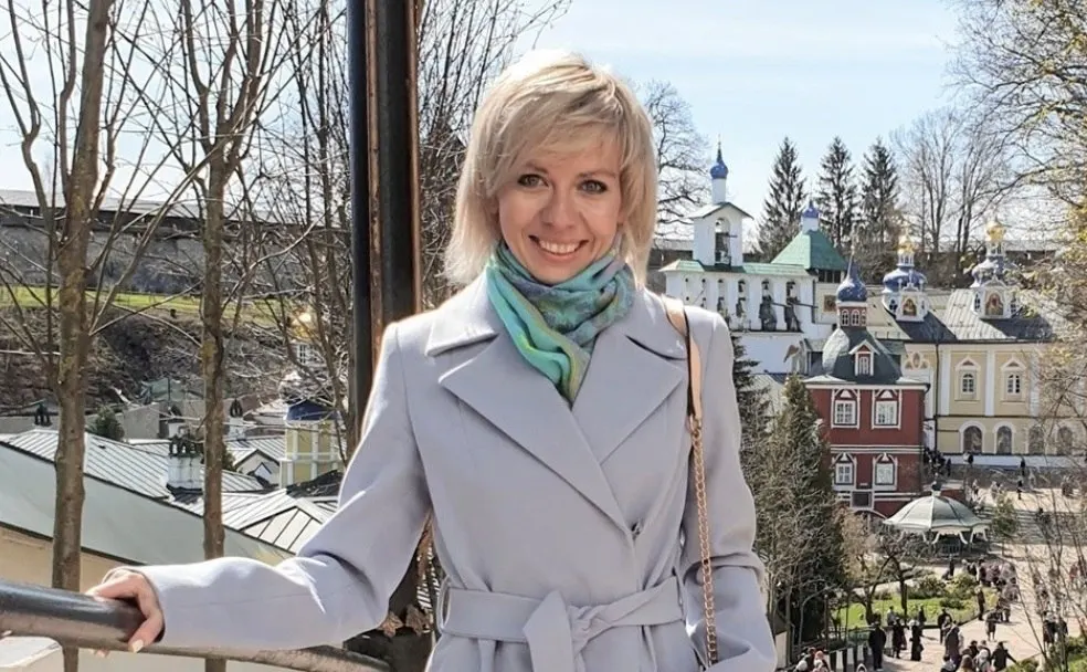В отношении Людмилы Савицкой составлен протокол за публикации без отметки «иностранный агент». По ч. 4 ст. 19.34 КоАП РФ грозит штраф от 30 до 50 тыс. руб.; Савицкая была внесена в реестр в декабре 2020 года. Ранее по той же статье штрафы получили другие псковские общественные фигуры.