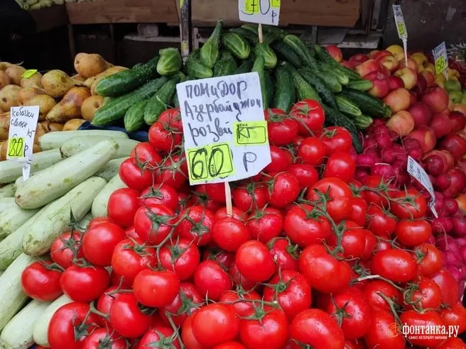 В Санкт-Петербурге армянских томатов почти не обнаружили: продавцы предлагают альтернативу из Азербайджана, Узбекистана и Турции. Эксперты полагают, что дефицита не будет, но запрет серьёзно ударит по экспортёрам в Армении.