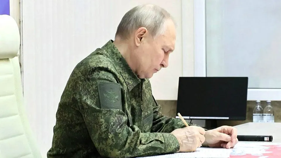 Европейские чиновники отмечают смену риторики и последние решения в России: новые законы и успешные удары дронов по инфраструктуре делают сценарий локальной эскалации к странам Балтии реальнее в ближайший год.