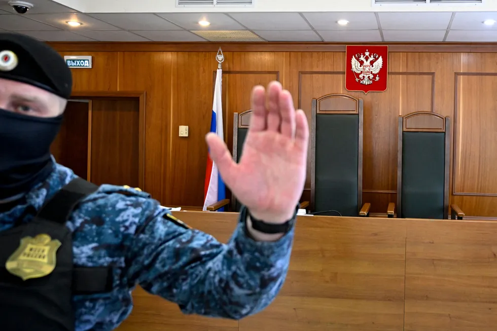 В конце апреля Судебный департамент удалил из открытого доступа статистику о судимости с 2005 года. Утрата этих данных лишает исследователей и правозащитников важного инструмента для отслеживания репрессий, демографических изменений среди осуждённых и косвенных признаков отправки обвиняемых на войну.