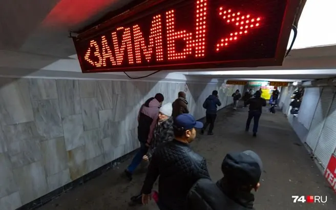 В Приморском крае троих обвиняют в обмане военнослужащих, в том числе участников СВО: с 2014 по 2026 годы им якобы похитили около 20 млн рублей; дела переданы в суд.