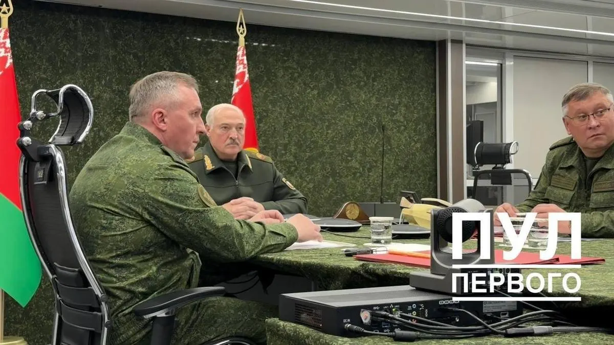 Лидеры России и Беларуси вместе с военным руководством обсудили и осмотрели объекты трёхдневных учений, которые завершаются сегодня. На фоне манёвров Киев усиливает оборону северных районов, а в Европе ведутся дискуссии о ядерном сдерживании.