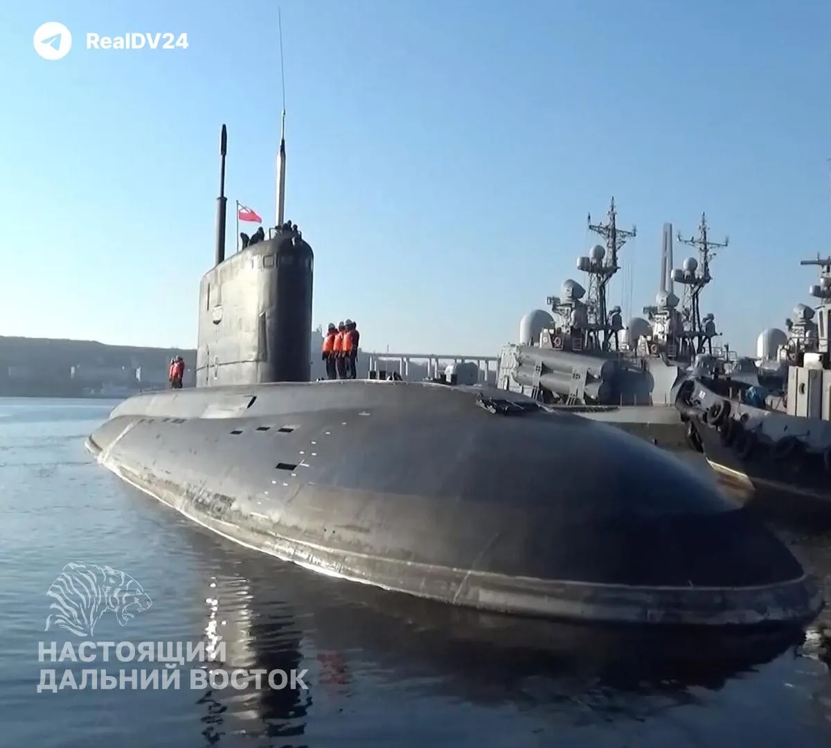 До 21 мая проходят масштабные учения по подготовке и применению ядерных сил с участием Тихоокеанского флота, РВСН, дальней авиации и подразделений нескольких военных округов; отрабатываются управление силами сдерживания и пуски ракет.