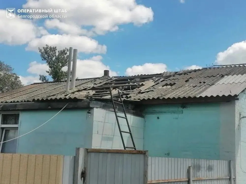 Серия атак беспилотников поразила объекты в нескольких регионах России: горят поезда и жилые дома, местных жителей эвакуируют. Обстоятельства и масштаб ущерба уточняются.
