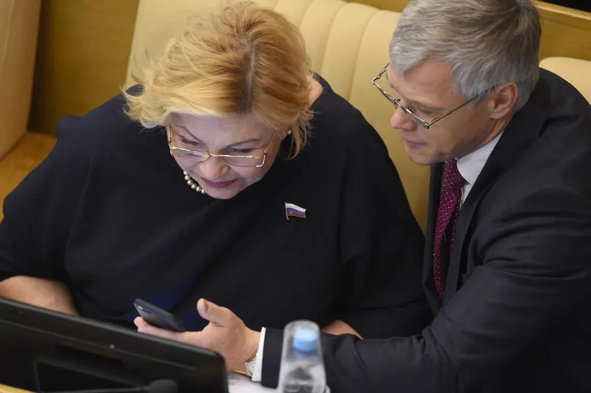 Двое депутатов, в том числе представитель Челябинской области, оказались единственными против обращения Госдумы по удару в Старобельске; спикер назвал голосование техническим сбоем, а дискуссия в парламенте быстро перешла в политические нападки и угрозы.
