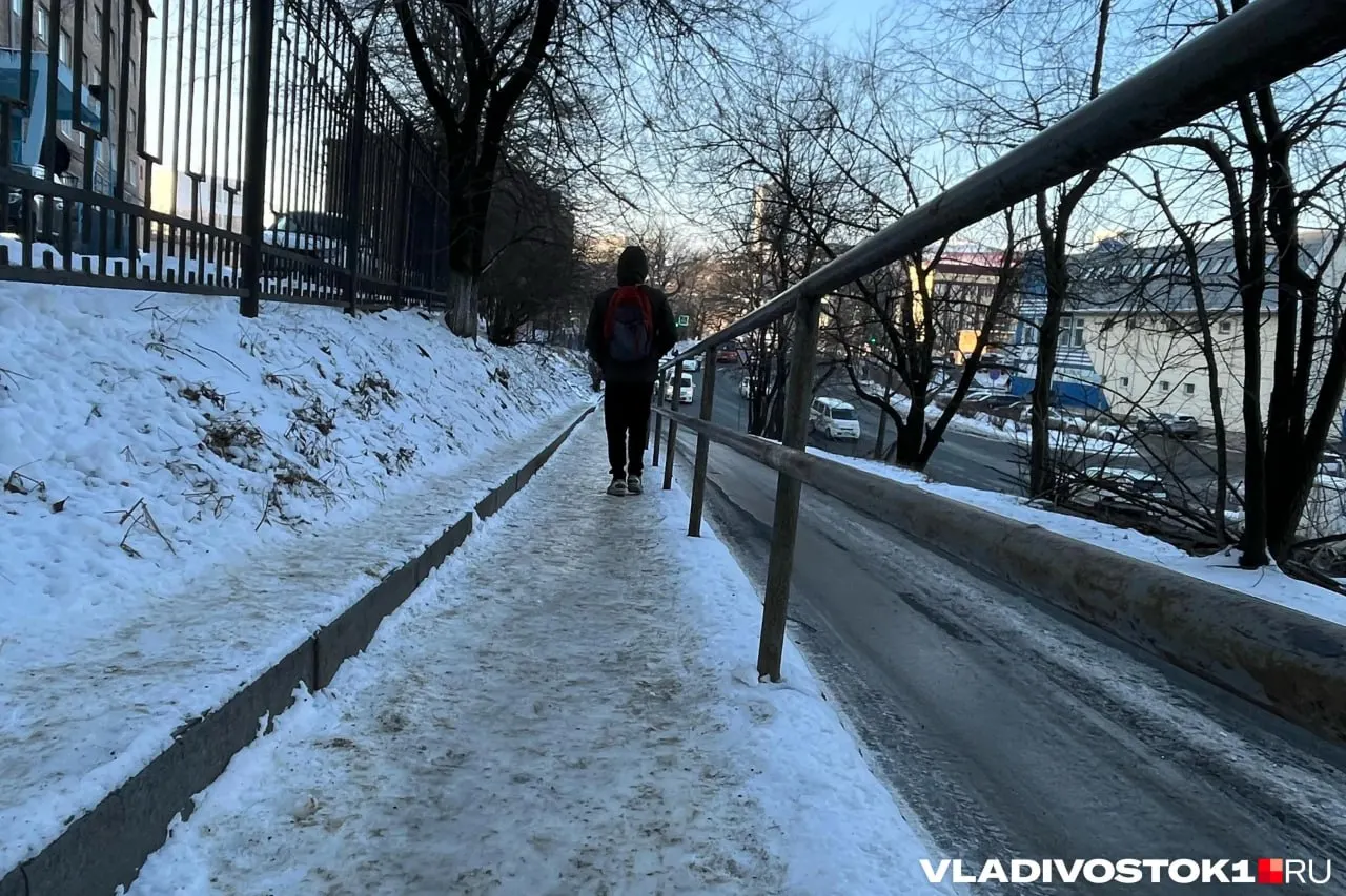 15-летняя девочка получила травмы позвоночника и головы зимой 2025 года. Прокуратура потребовала от администрации возместить расходы на лечение и моральный вред, суд обязал выплатить свыше 60 тысяч рублей.