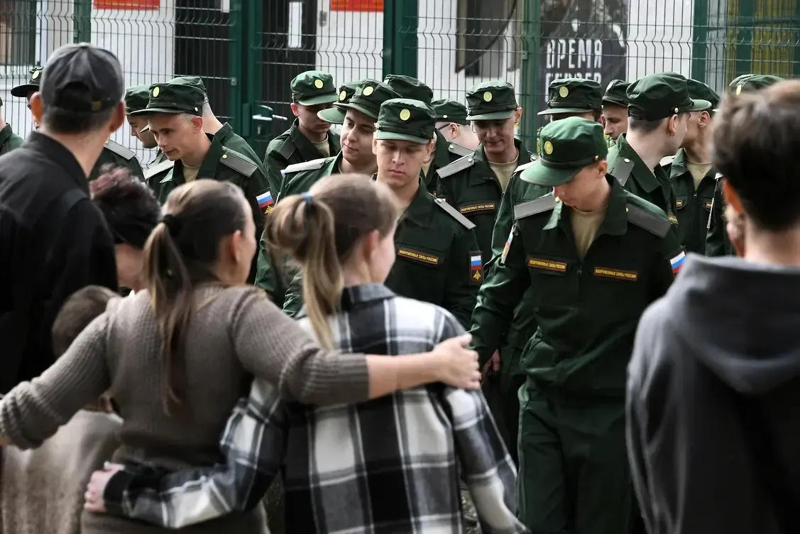 Женщины подают серию исков из‑за поправок в закон, которые теперь требуют одновременно трёхлетнего совместного проживания и наличия общего ребёнка для получения выплат.