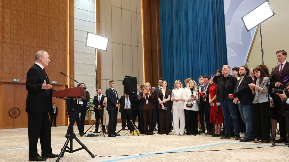 На пресс‑конференции по итогам саммита ЕАЭС президент заявил, что Россия готова «сровнять с землей» тех, кто нападёт на Калининградскую область, и связал европейские устремления Армении с риском повторения украинского кризиса.