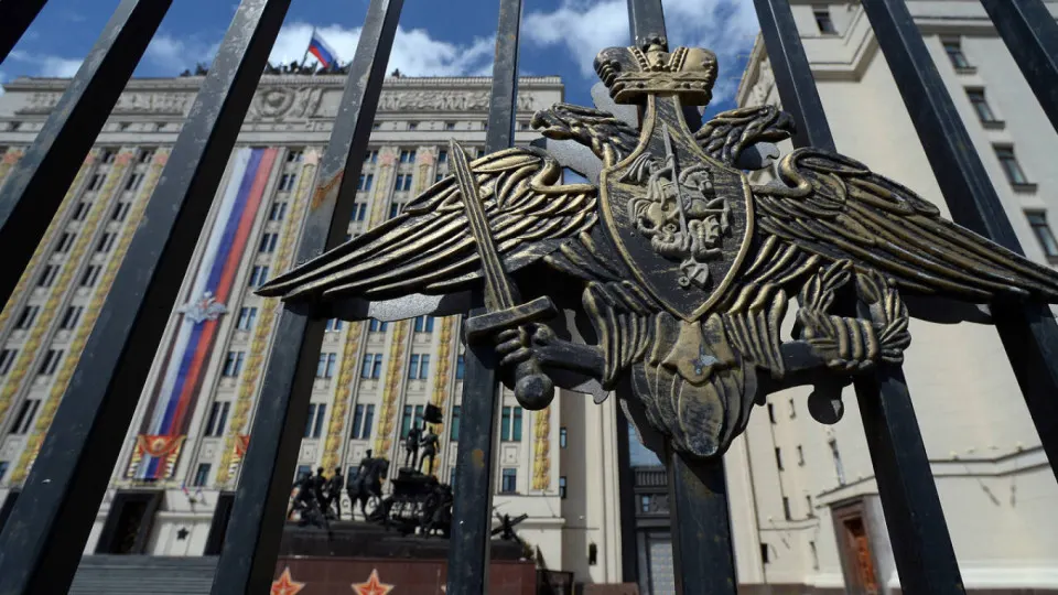 Ведомству предлагают передавать в распоряжение акции, землю и технику национализированных предприятий строительного профиля, чтобы ускорить выполнение гособоронзаказа по капитальному строительству.