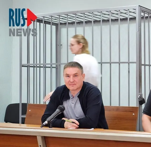 Правозащитник Алексей Соколов подал иск к Минюсту: по его словам, бумагу и ручку в карцере выдают на полтора часа в день, чего часто недостаточно для подготовки незасуждённых к судебным заседаниям.