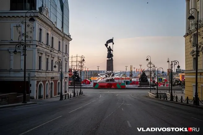 Губернатор Приморья объявил открытие конкурса: архитектурные бюро из пяти стран подготовят концепции комплексного преобразования 16,6 га городской набережной и площади. Предварительные результаты планируют представить на ВЭФ в сентябре 2026 года.