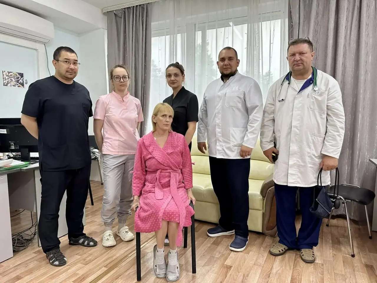 Пациентке в Чите несколько суток оказывали реанимационную помощь: восстановили сердечный ритм, подключили аппараты временной поддержки и через сутки вернули домой.