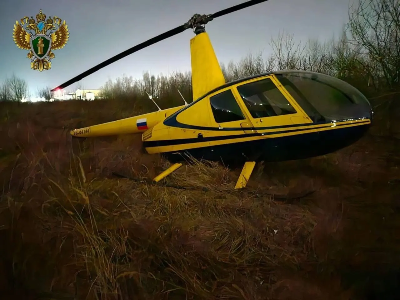 В Приморском крае исчез Robinson R44 с двумя людьми на борту. У авиаперевозчика из региона уже были аварии и претензии контролирующих органов — ограничения на сертификат снимали в июне 2026 года.