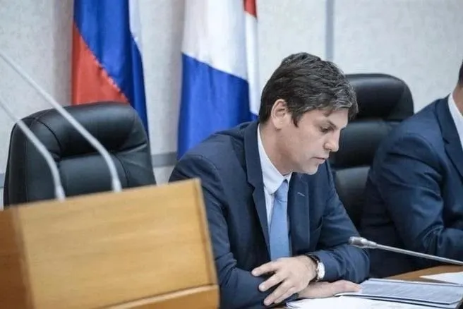 Фрунзенский районный суд Владивостока признал Дениса Горовчука виновным в организации хищений имущества и получении взяток; прокуратура указывает на деятельность преступного сообщества в 2021–2023 годах.