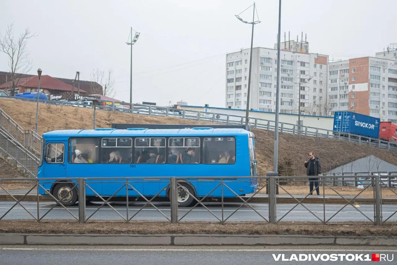 С 6 июня по 22 июля на улице 40 лет ВЛКСМ во Владивостоке ограничат движение из‑за ремонта тепловых сетей. Пять маршрутов пойдут в объезд, некоторые остановки временно не будут обслуживаться.