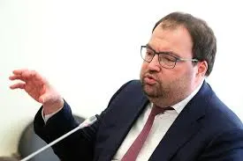 Глава Минцифры сообщил на IT‑завтраке ПМЭФ‑2026, что встраивание механизмов подтверждения возраста в платформы станет приоритетной задачей; ведомство изучает в том числе опыт зарубежных сервисов.